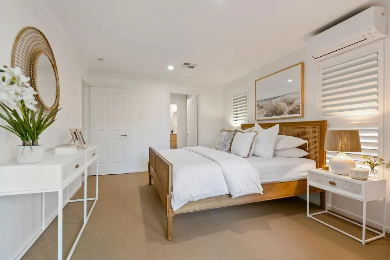 By The Beach 2 Beach Side 3 Bedroom 2 Bathroom Home Alexandra Headland Avustralya
