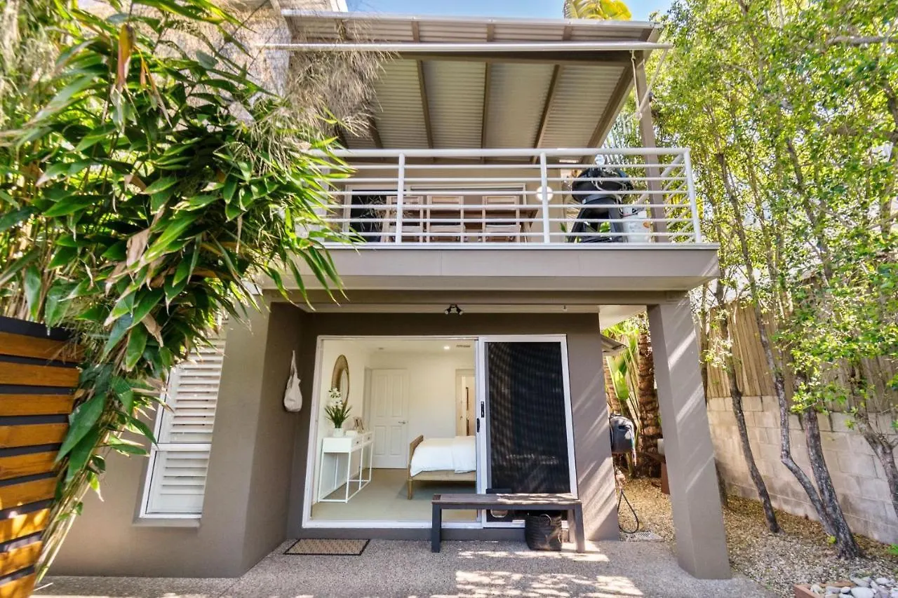 By The Beach 2 Beach Side 3 Bedroom 2 Bathroom Home Alexandra Headland 0*,  Avustralya