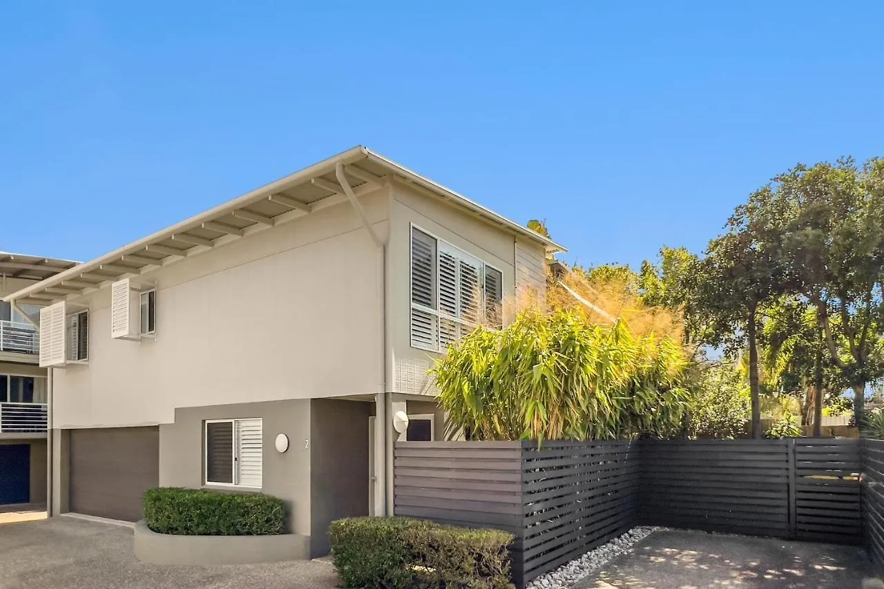 By The Beach 2 Beach Side 3 Bedroom 2 Bathroom Home Alexandra Headland
